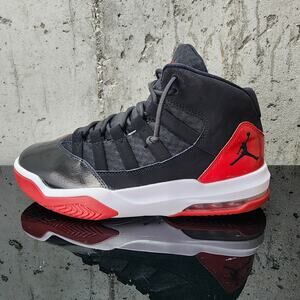 Nike Jordan Max Aura Basketball Shoes Men’s Size 10 Red Black